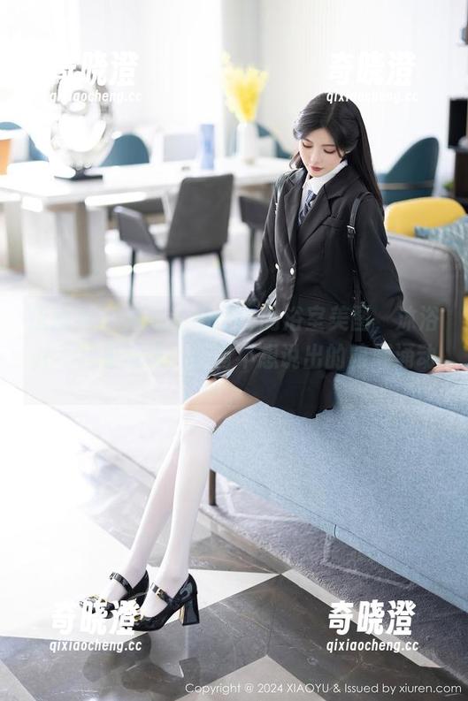 语画界-周思乔Betty 语画界 - 周思乔Betty的浴室美图,沐浴并不只是洗涤,还有不想说出的暗潮涌动。