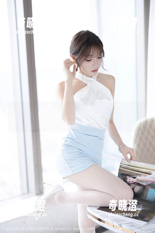 语画界-徐莉芝 语画界 - 眨眼间,徐莉芝在校园里,高清图库里的青春记忆?