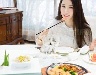 魅妍社 – sugar小甜心CC的海边合集——我怀疑她裤子里的沙子累不累…