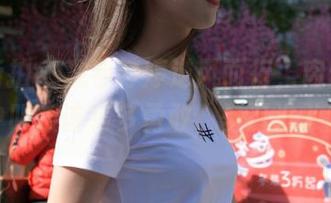 魔镜街拍 – 观看婷婷逆风而行，肉丝在严冬中叫板该有多勇敢，圣诞谁敢比？