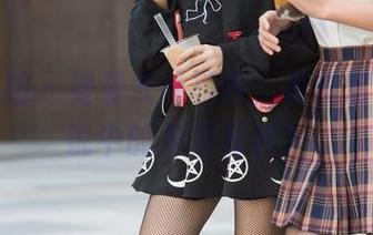 魔镜街拍 – 曼曼女仆写真，莫非这就是传说中的免费福利？