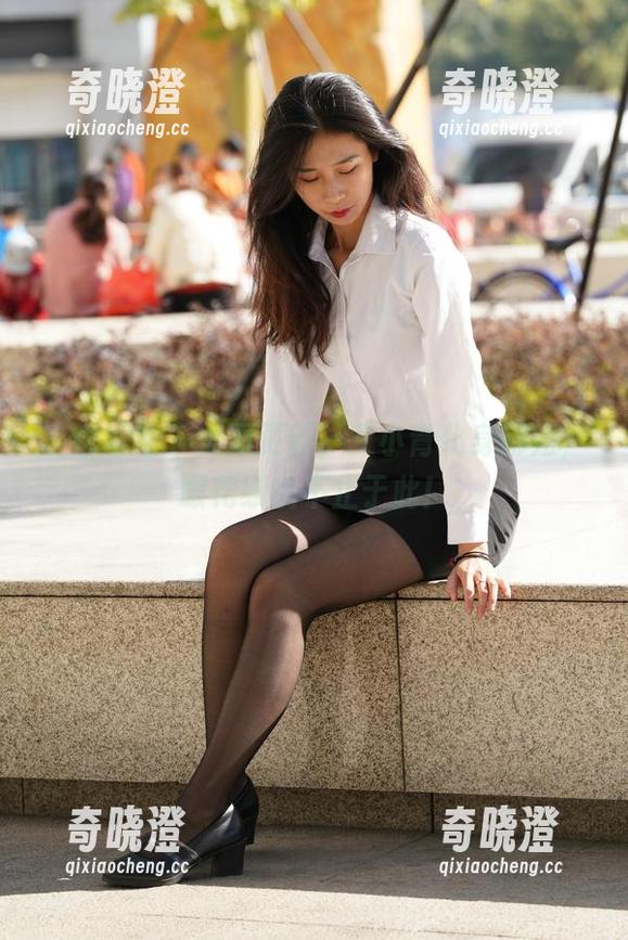 魔镜街拍 - 美图更新，艾小青化身御姐，眼花缭乱不止于此！